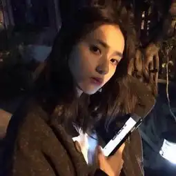 女生头像开始期盼寒假的到来
