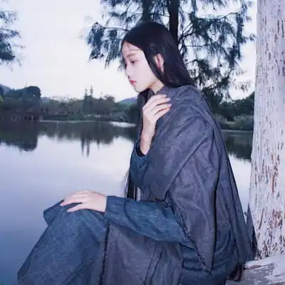海边背影女唯美头像图片孤独海边优雅背影女生微信头像
