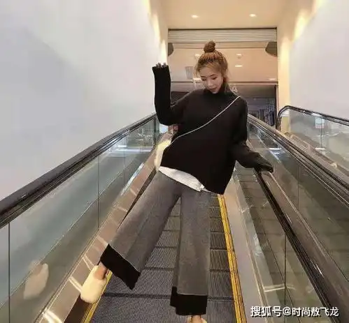 周洁琼穿一身毛走机场,毛绒夹克搭毛绒渔夫帽,圆滚滚超可爱
