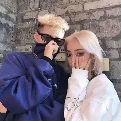 高冷宠溺的情侣头像她的美诱惑了我的心

