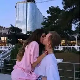 网恋情侣都是怎么认识的游戏仅排第3,多半都是第一种
