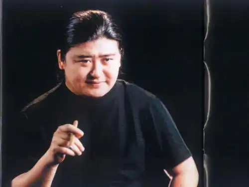 因不死癌症隐退歌坛,出行靠拐杖的刘欢,如今怎样了
