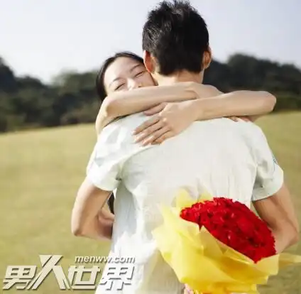 情侣装男生买还是女生买有哪些方式可以增进情侣感情
