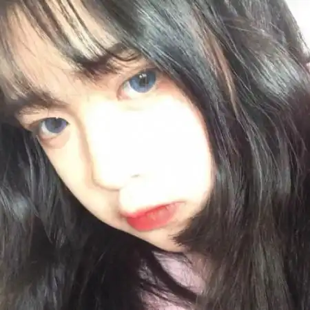 短头发女生头像,近照一个人很酷
