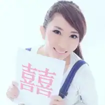 穿着情侣服装一左一右情侣qq头像
