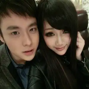 幸福小情侣qq头像是爱你还是敷衍你时间能说明
