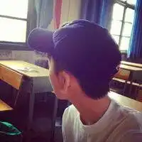 qq背影头像男生,世界挺残酷的
