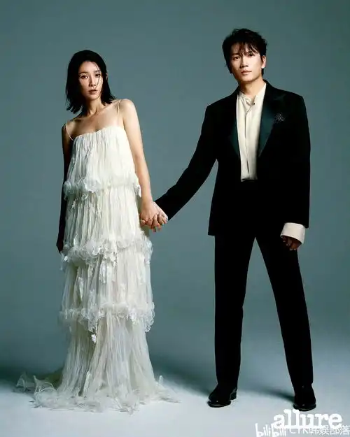 韩网热议朴宝英x池晟结婚十周年画报公开,粉丝惊呼果然真夫妻磕起来是真的甜
