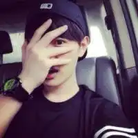 把这个头像弄成情侣红钻的那种头像就是右下角有个情侣红钻标志的
