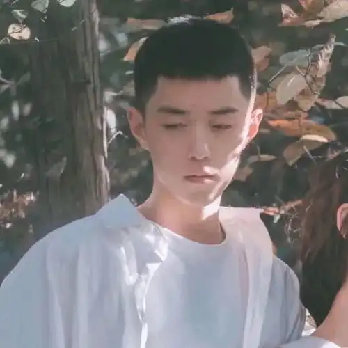 真人情头纵使你冰冷如雨,我的爱意从未躲闪
