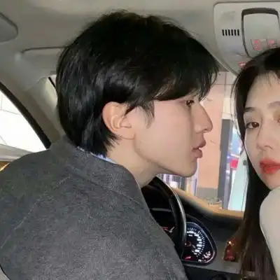 一对两张的唯美真人精选情侣头像
