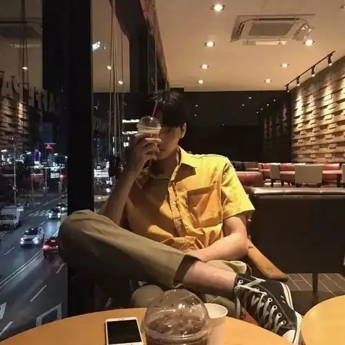 格调很高的男头搞笑好玩的发圈文案
