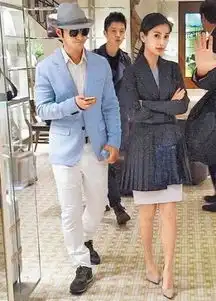 黄晓明baby为婚期辞新戏情侣档吸金过亿
