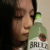喝酒女生头像伤感图片
