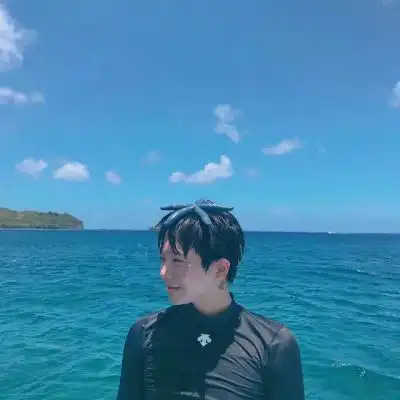 海边浪漫一对情侣头像爱就像蓝天白云
