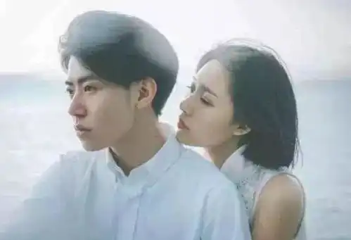 一个男人的悔悟娶了95后二婚妻子,才知道原配妻子的好

