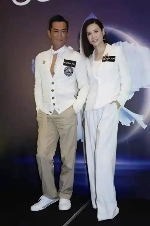 古天乐与宣萱又穿情侣装,两人气质状态不减当年,cp感十足
