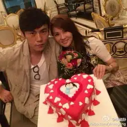 又一对姐弟恋修成正果秦昊土耳其向伊能静求婚组图
