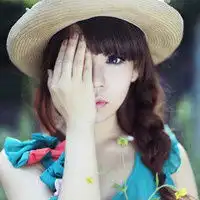 连细节都很美的女生头像
