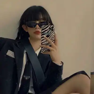 让人很惊艳的情侣双人头像真人我与旧事归于尽来年依旧迎花开
