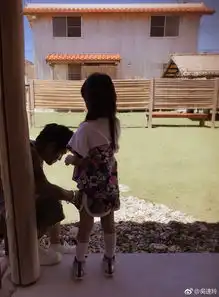 曹格女儿与模特妈妈穿母女装
