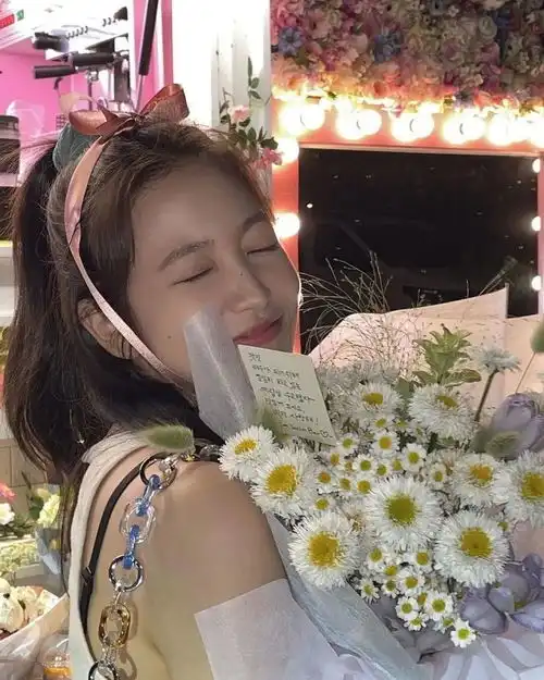 宝,你该换头像了小清新美女头像
