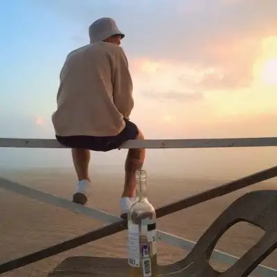孤单背影图片伤感男生头像
