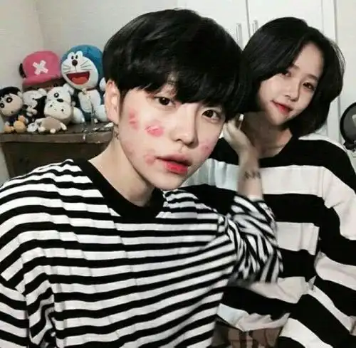 男朋友说好累,傻子才回抱抱,聪明女生一句话套住男友
