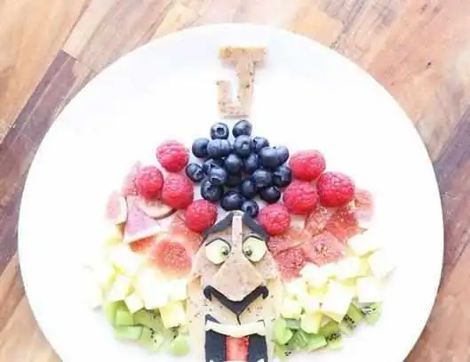 妈妈为了让儿子乖乖吃饭,居然把食物做成经典动画
