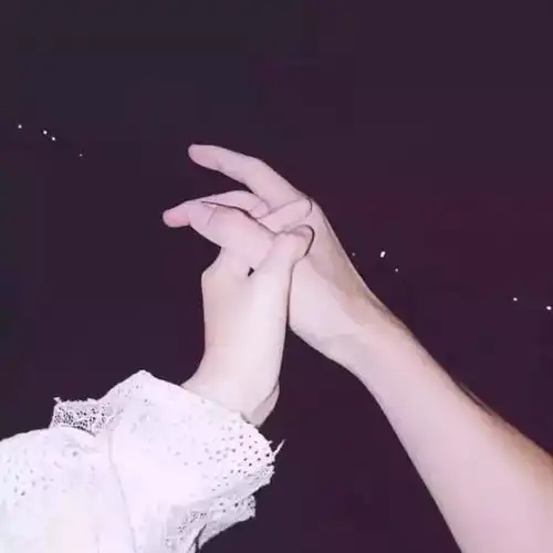 头像天气慢慢变冷了,要不我们以后一起过吧
