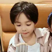 2020呆萌小孩情侣头像两张配对高清
