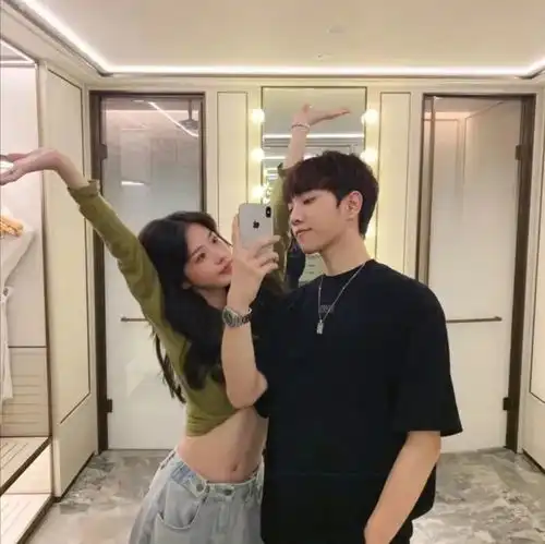 情侣头像你是世间游离的精灵,我是代代守护你的神明
