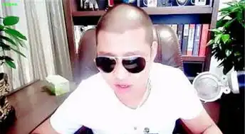 快手红人排行榜第一名散打哥粉丝三千多万
