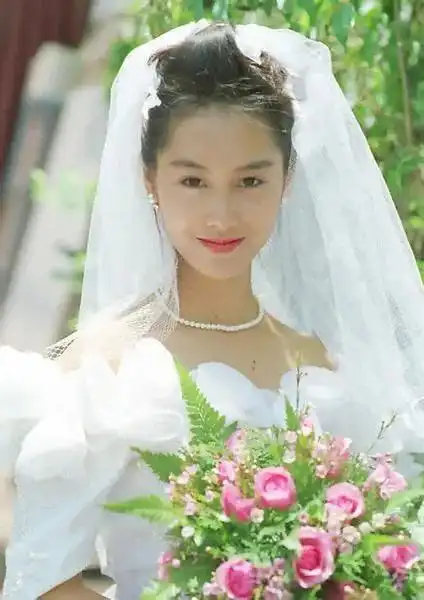 朱茵港风美女
