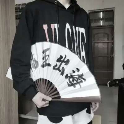 拿扇子的男生头像手拿着扇子的社会图
