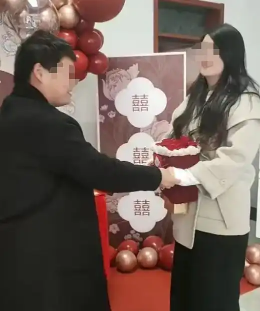 浙江情侣订婚女子美丽男子普通,网友我输哪里了
