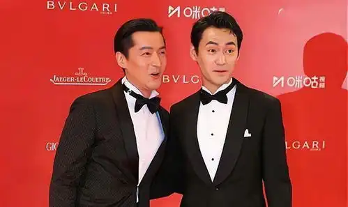 胡歌和袁弘,好到袁弘可以不要老婆张歆艺,曾被吐槽不喜欢女生
