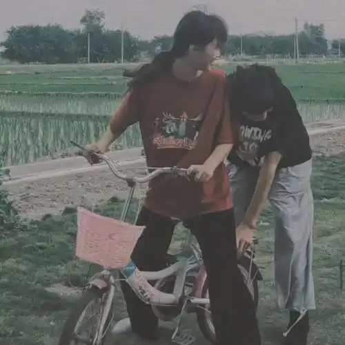 情侣头像别害怕世界和我爱着你
