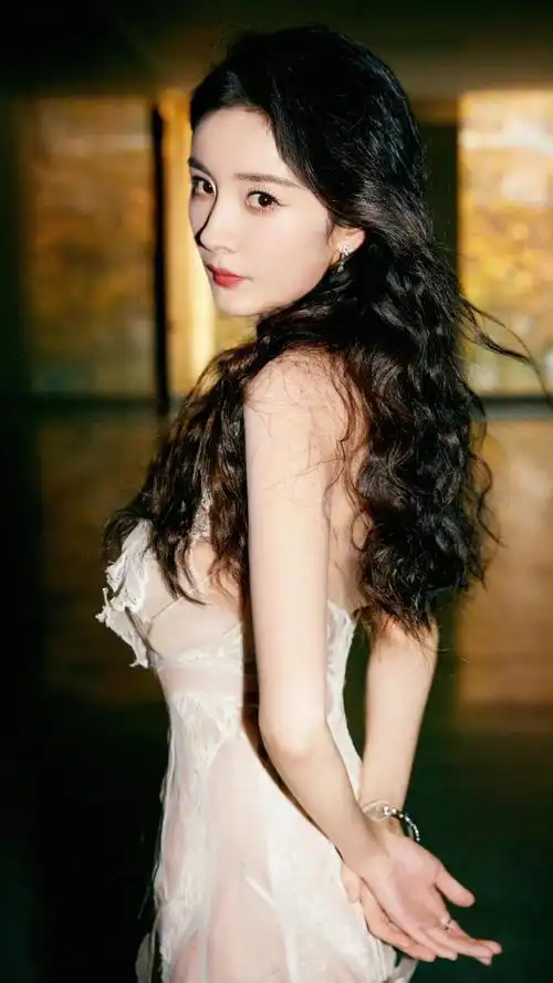 杨幂绝美壁纸三十二
