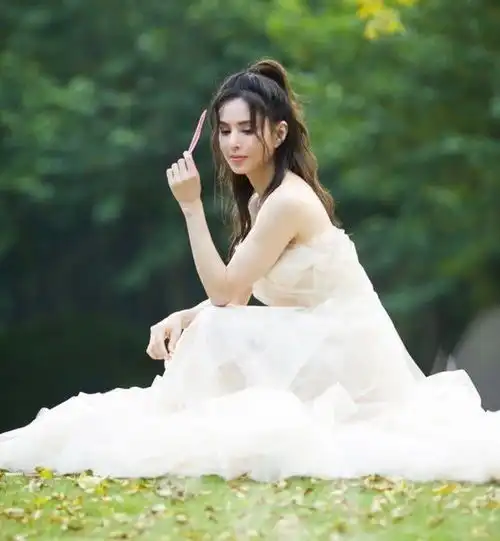 24年后小龙女依旧单身,当她穿上婚纱之时,没人能配的上她
