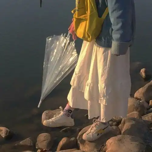 我总不能跑到你面前说我好喜欢你我很想你你来陪陪我好不好
