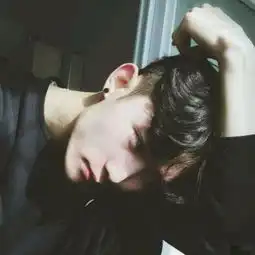 qq超酷头像男生霸气精选对什么都很冷漠只想对你笑
