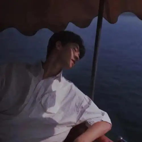 气质男头少年感和氛围感并存
