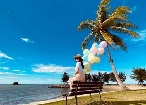 吴尊一家四口旅游庆生,与老婆海边拥吻甜如热恋,浪漫幸福溢出屏
