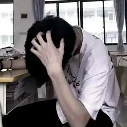 冷酷风格冰冷的让人害怕的男生头像
