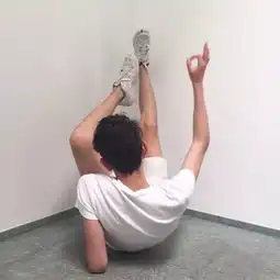 头像丨有些人表面上谈过很多次恋爱但没有一次被好好爱过
