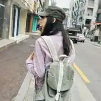 女生背包背影头像带字微信头像图片大全
