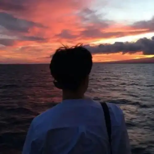 心理测试下面哪个男生背影最吸引你测目前有没有人正在爱着你
