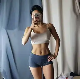 女子热爱健身,拍照总不露脸,看身材就知道是大美女

