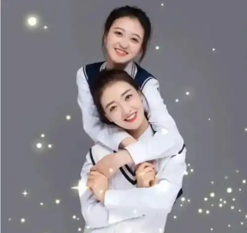 00后儿子陪40岁妈妈拍婚纱照,两人被误认是情侣,妈妈穿婚纱太美
